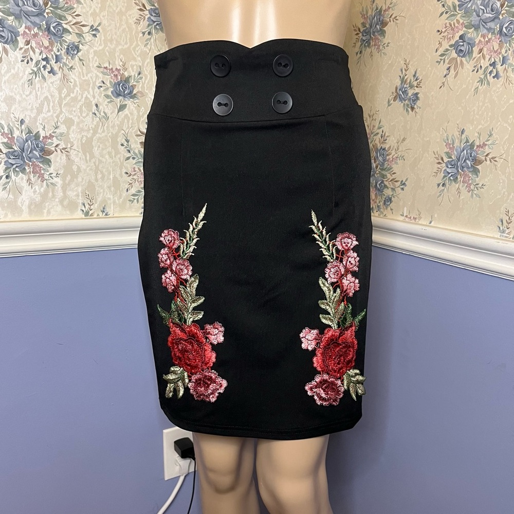 Floral Embroidery Roses Mini Skirt High Waist Elegant Black Skirt, Size S, NWOT